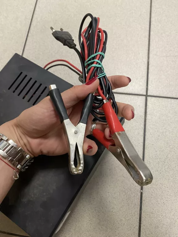 prostownik-prostel-car-12v-15a-natezenie-maksymalne-15