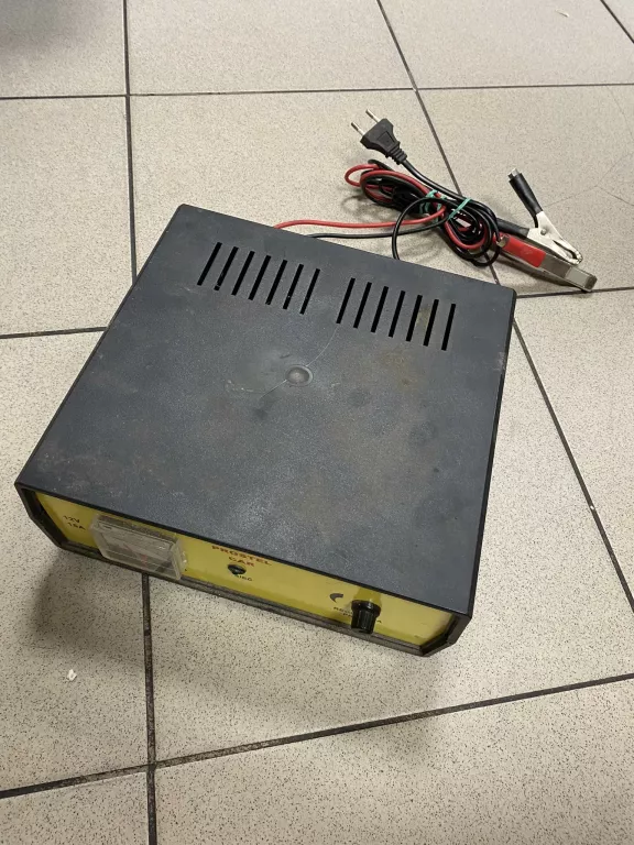 prostownik-prostel-car-12v-15a-stan-uzywany