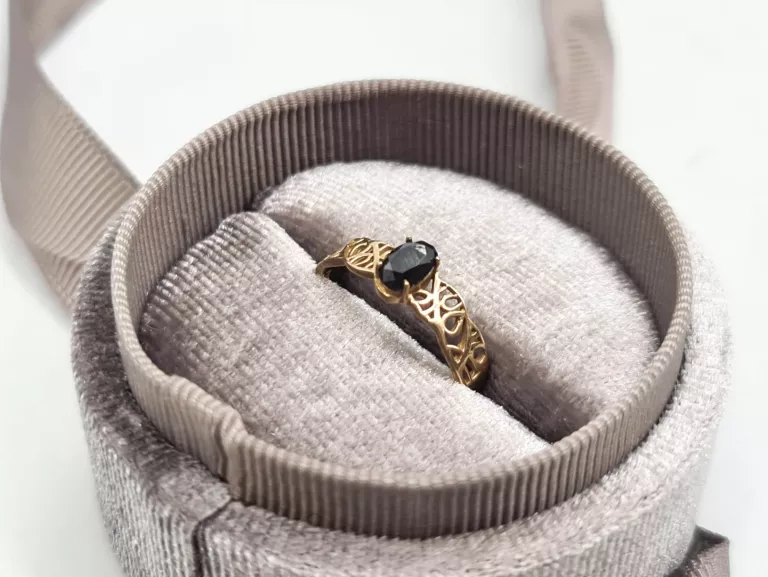 0,85CT ZŁOTY PIERŚCIONEK Z CZARNYM DIAMENTEM