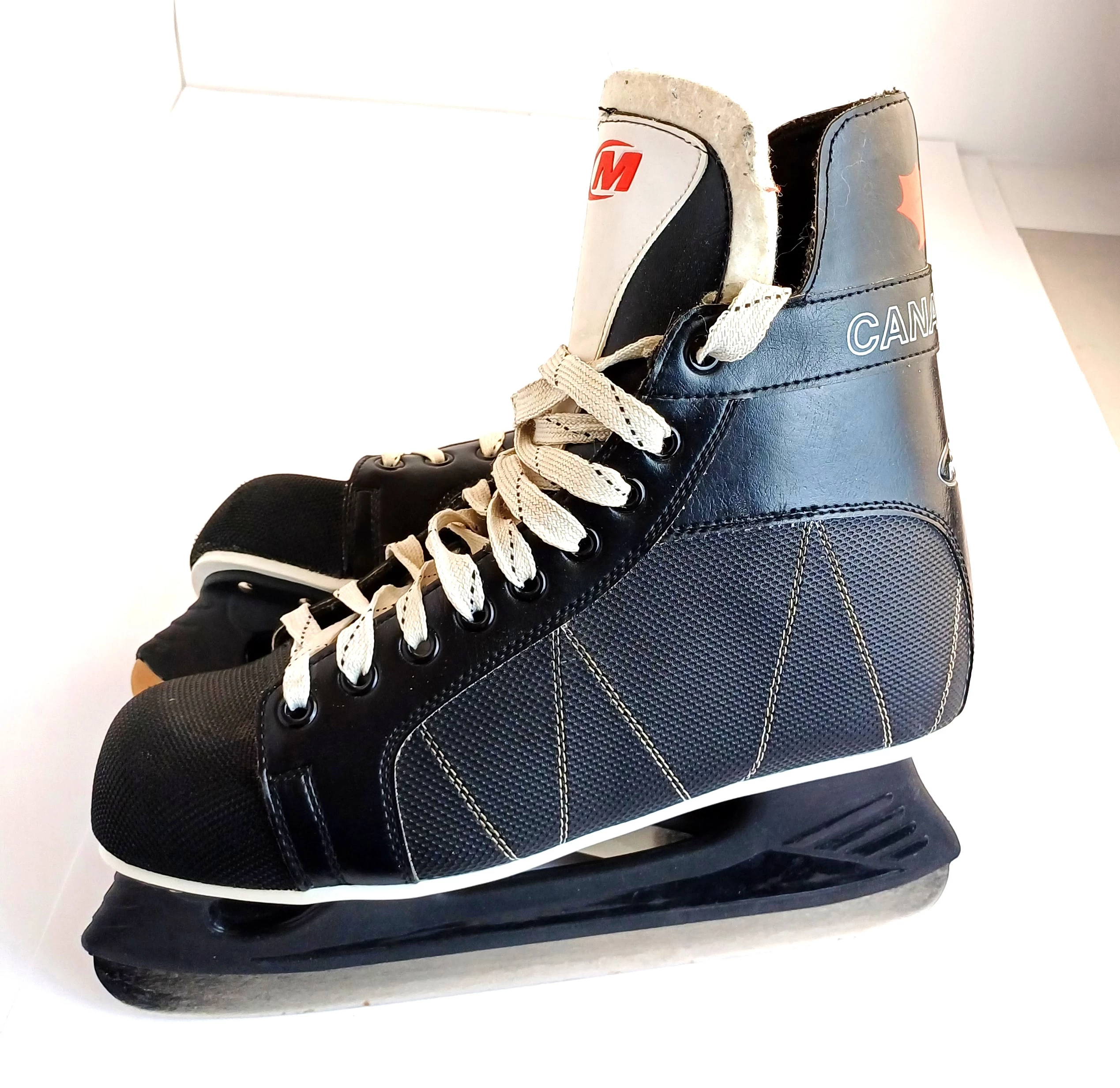 lyzwy-canada-pro-roz-44-pudelko-stan-uzywany