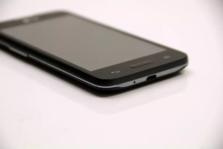 TELEFON LG 65 DUAL
