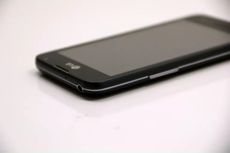 TELEFON LG 65 DUAL