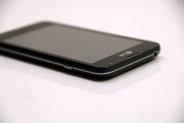 TELEFON LG 65 DUAL