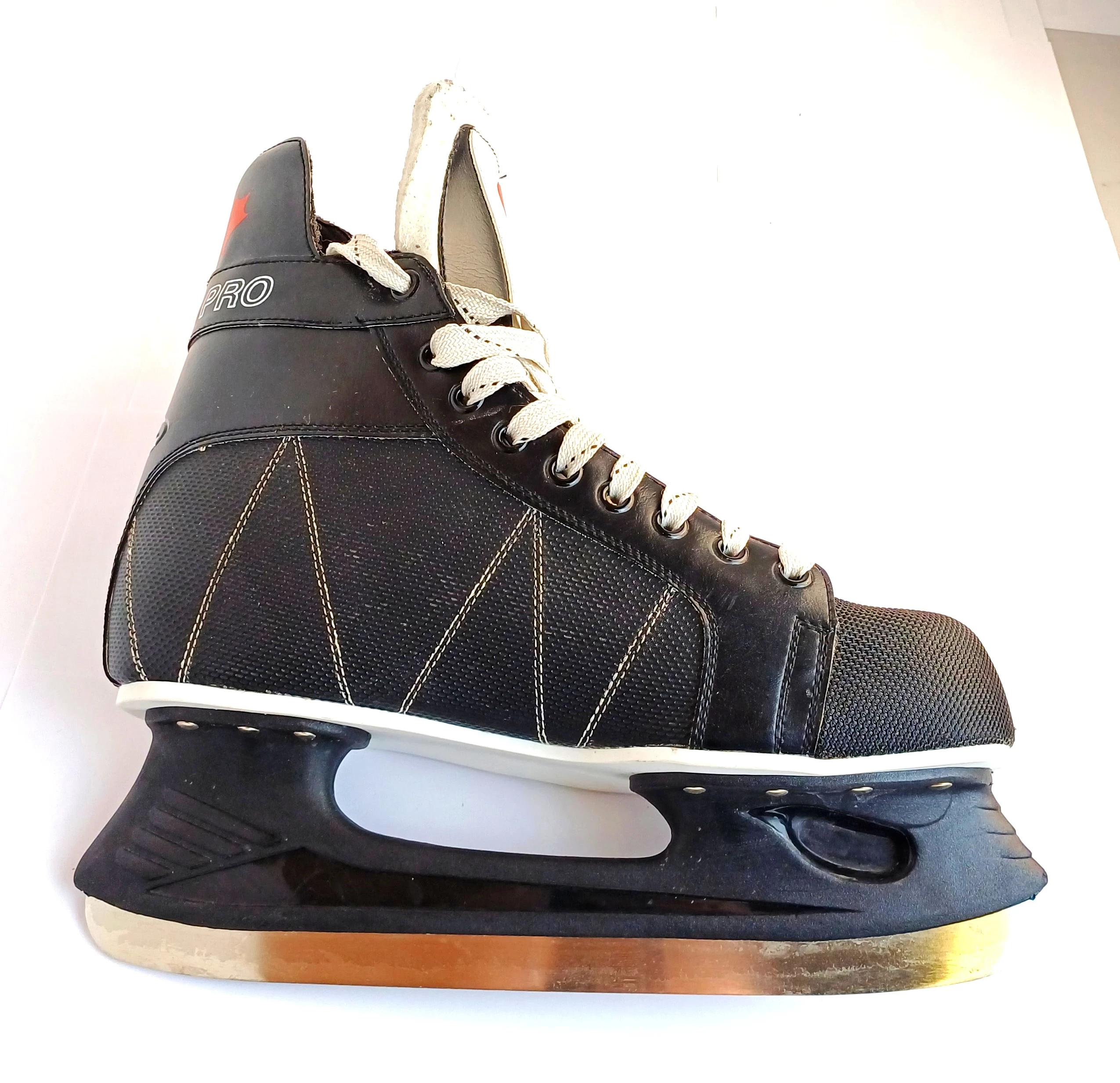 lyzwy-canada-pro-roz-44-pudelko-stan-opakowania-oryginalne