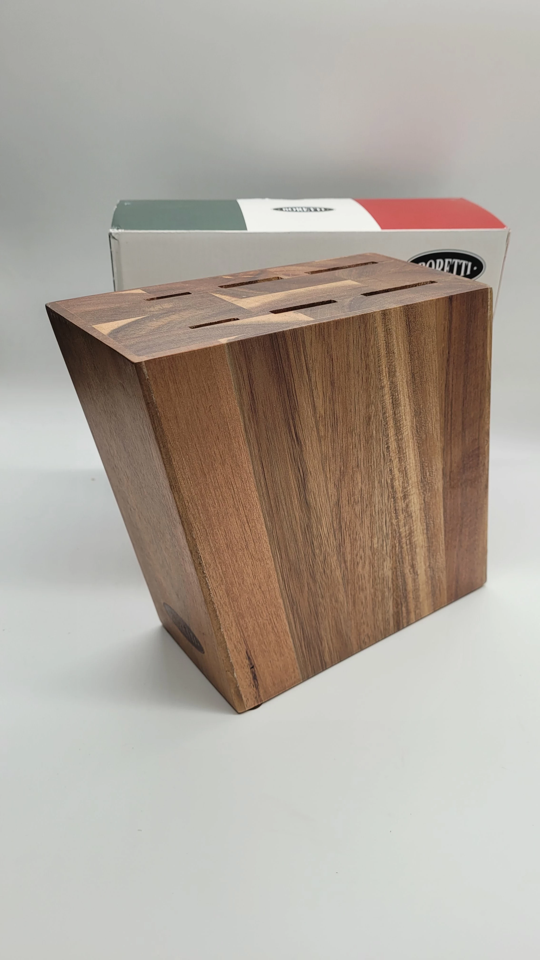 drewniany-blok-na-noze-boretti-kn0545-wysokosc-produktu-2110