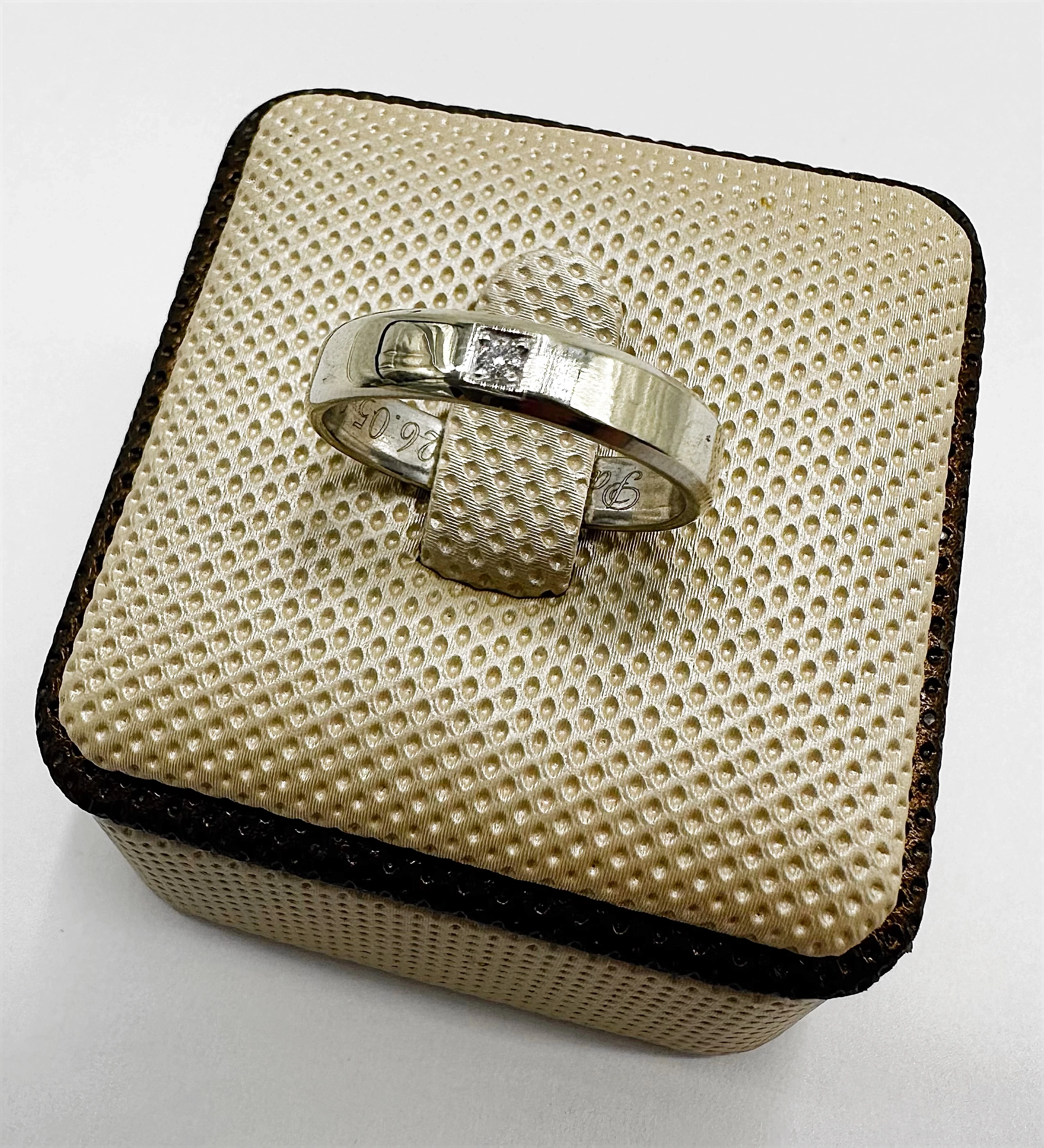 ladna-obraczka-z-brylantem-373g-585-r14-kolor-dominujacy-bialy