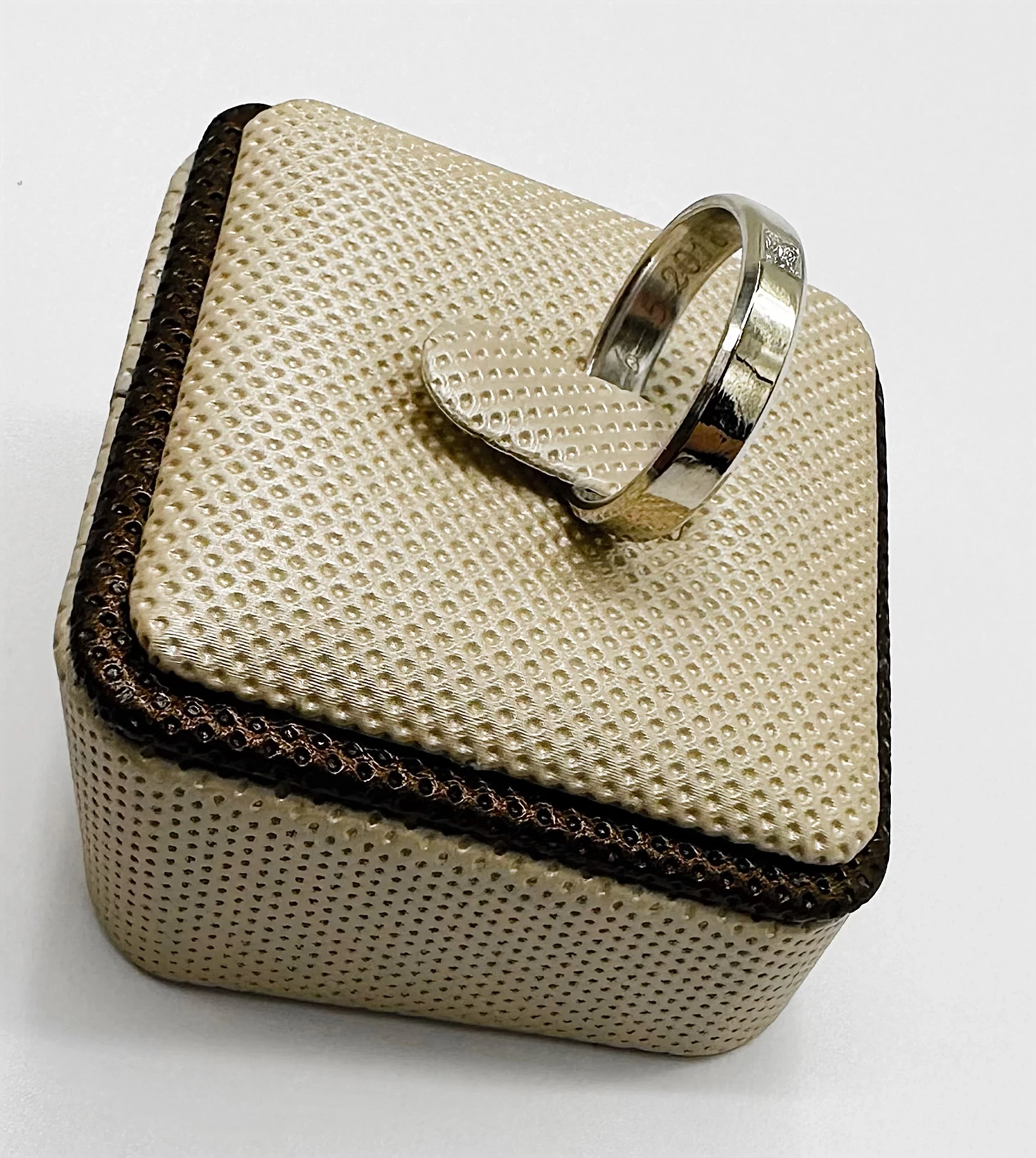 ladna-obraczka-z-brylantem-373g-585-r14-material-zloto-biale