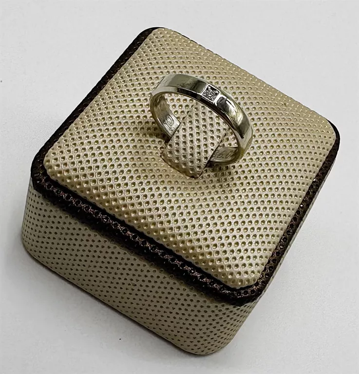 ladna-obraczka-z-brylantem-373g-585-r14-marka-inna-marka