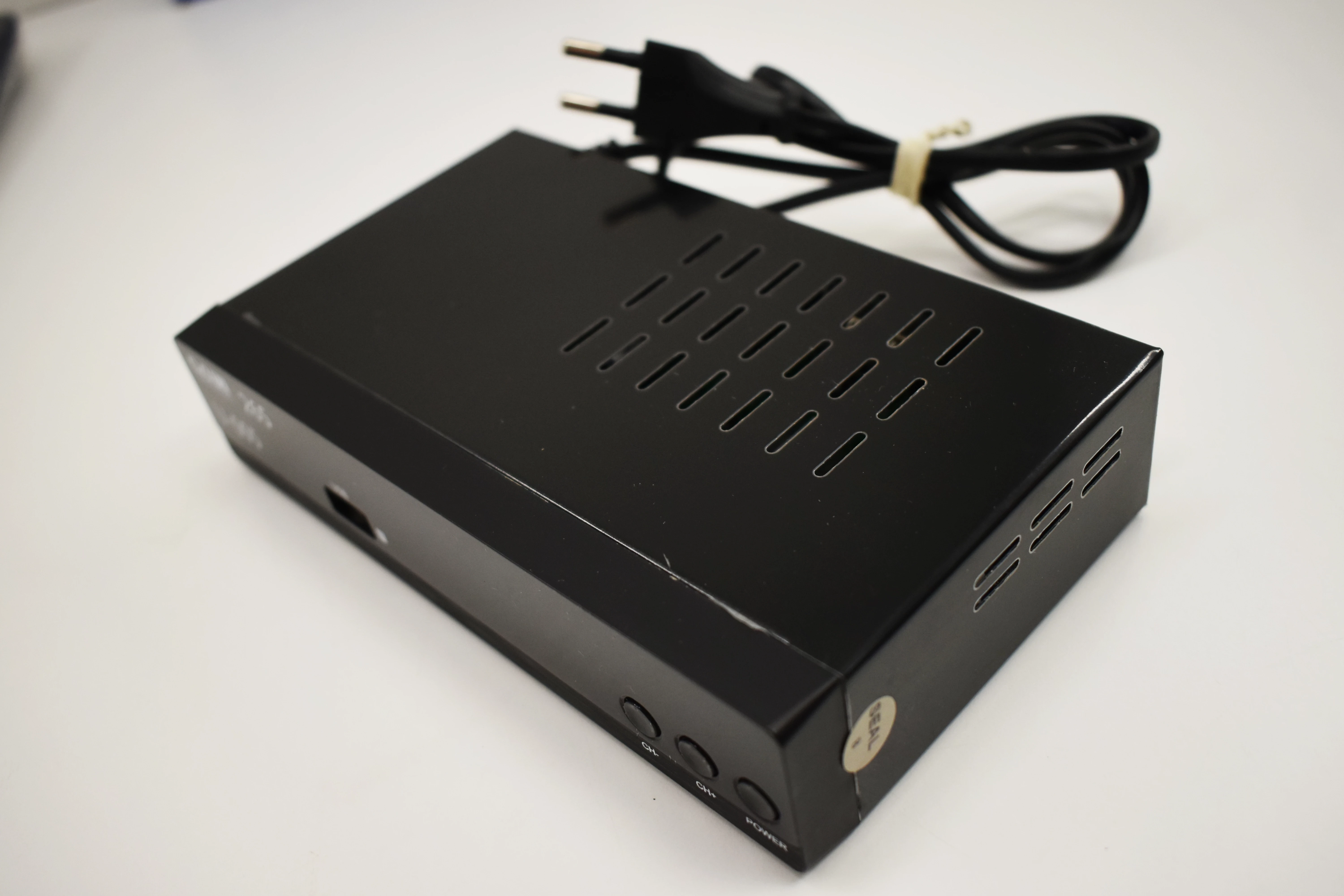 dekoder-tuner-tv-naziemnej-dvb-t2-hevc-h265-u-00-stan-uzywany