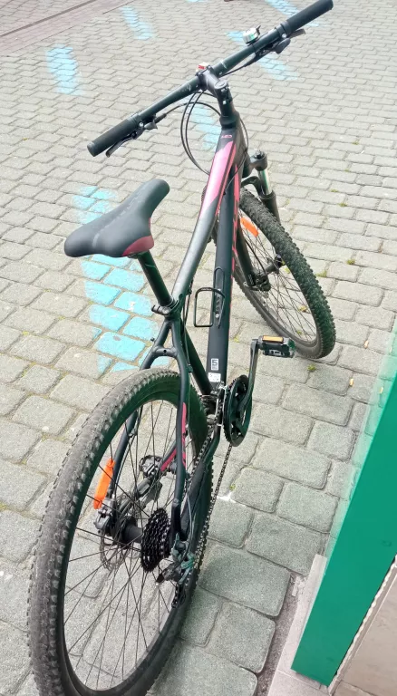 rower-kross-lea-60-275-rama-s-czarno-rozowy-stan-uzywany