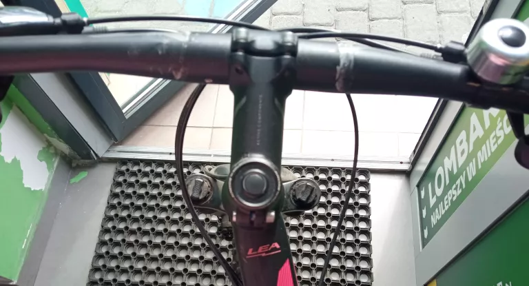 rower-kross-lea-60-275-rama-s-czarno-rozowy-kod-producenta-krle6z29x17w003958