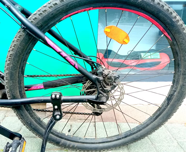 rower-kross-lea-60-275-rama-s-czarno-rozowy-stan-uzywany