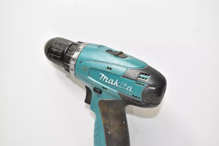 WKRĘTARKA MAKITA 6261D Z ŁADOWARKĄ