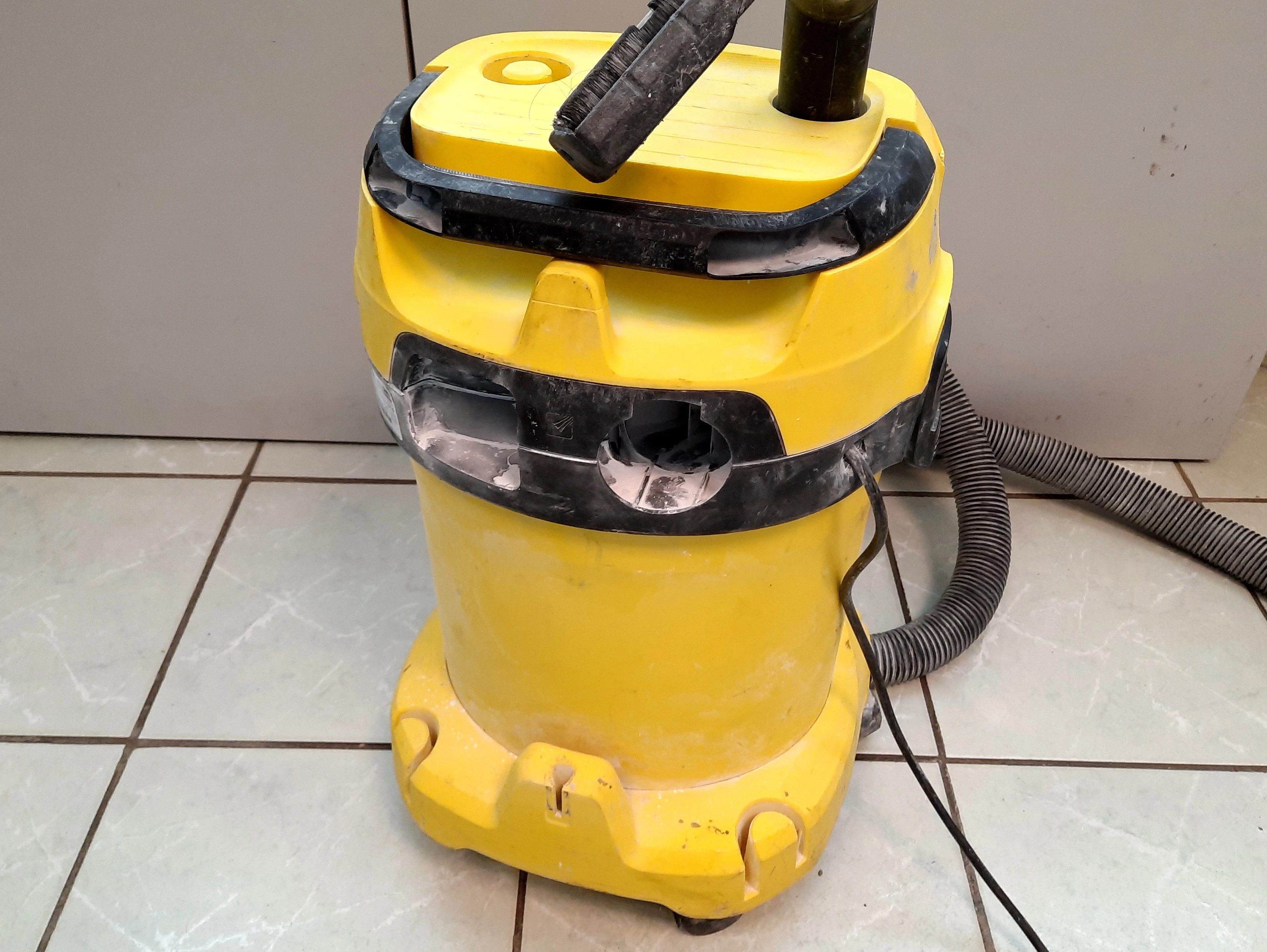 odkurzacz-przemyslowy-karcher-wd-3-v-17420-1000-funkcje-odkurzanie-na-sucho-i-mokro