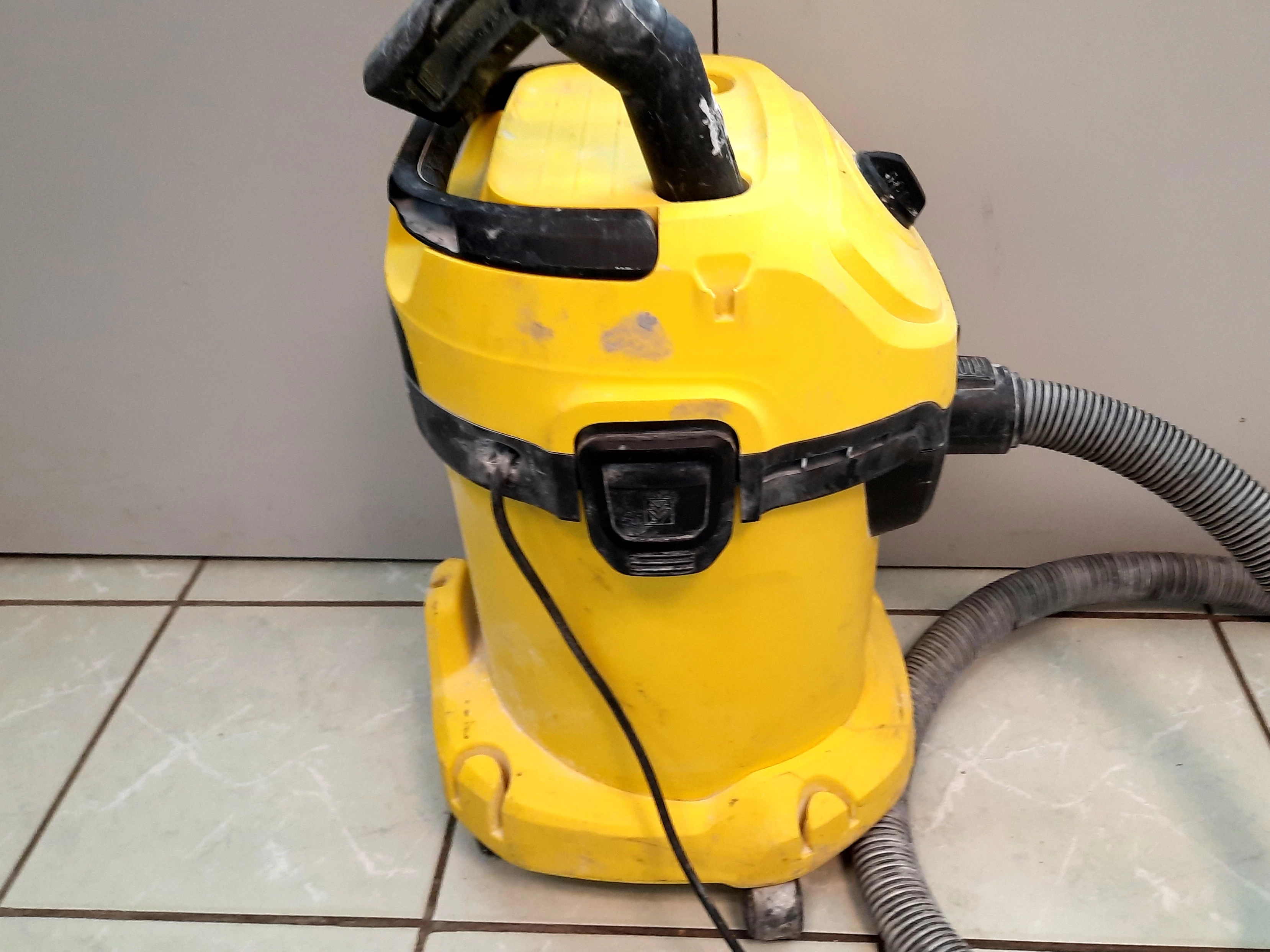 odkurzacz-przemyslowy-karcher-wd-3-v-17420-1000-rodzaj-wodny