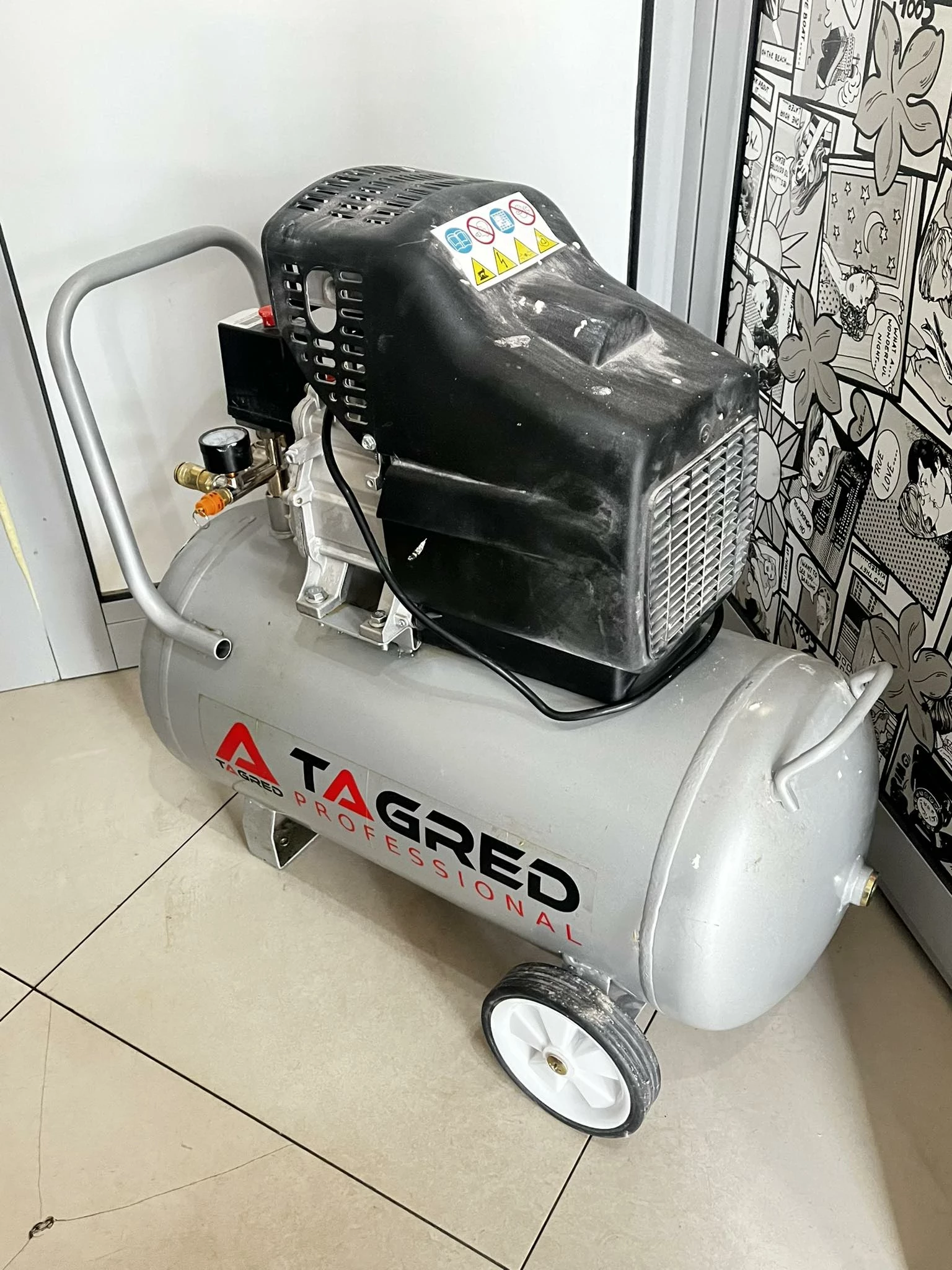 sprezarka-kompresor-tagred-50l-v2-ta360-230v-9bar-pojemnosc-zbiornika-50