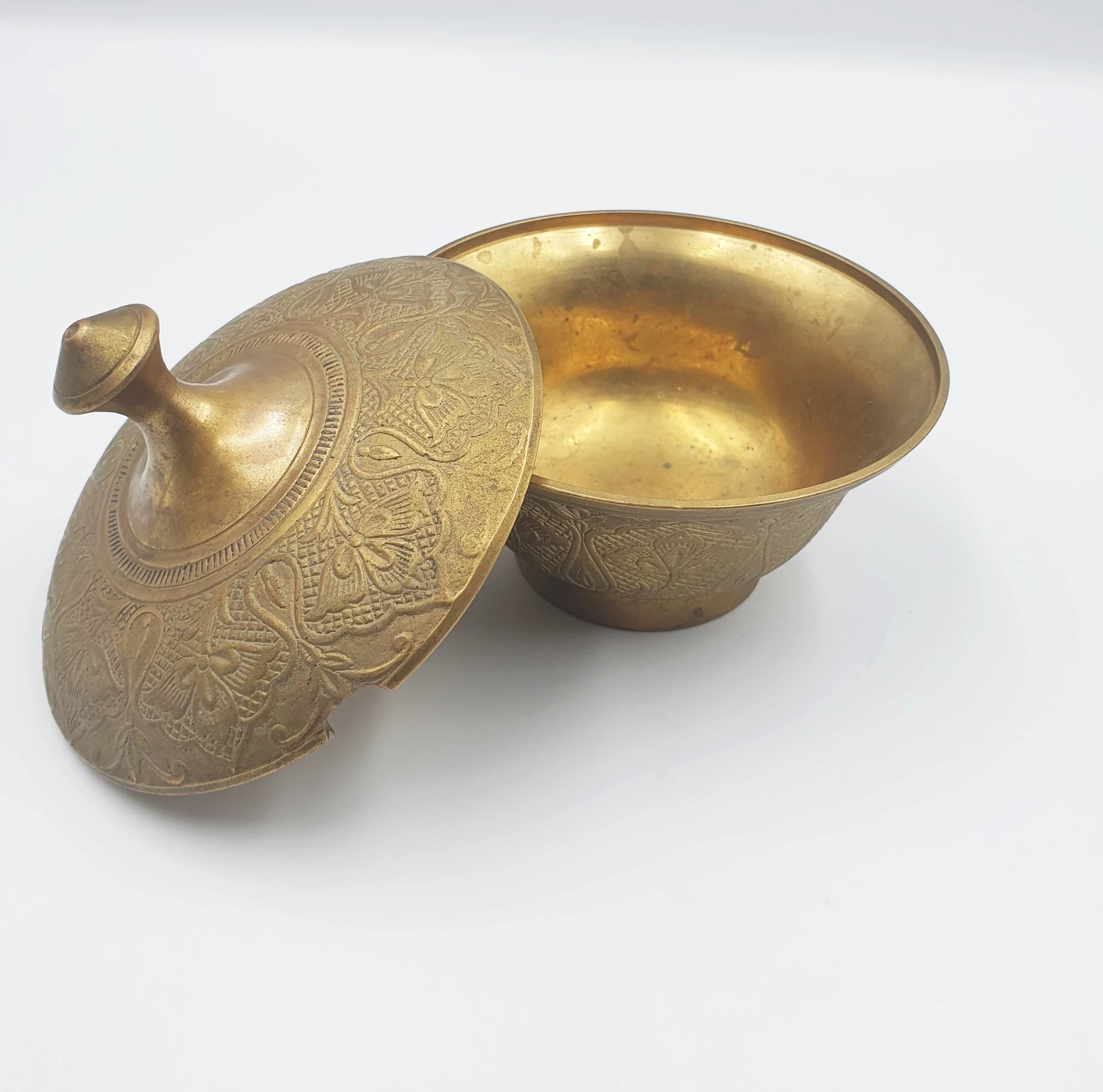 mosiezna-cukiernica-ze-wzorem-stan-nie-wymaga-renowacji