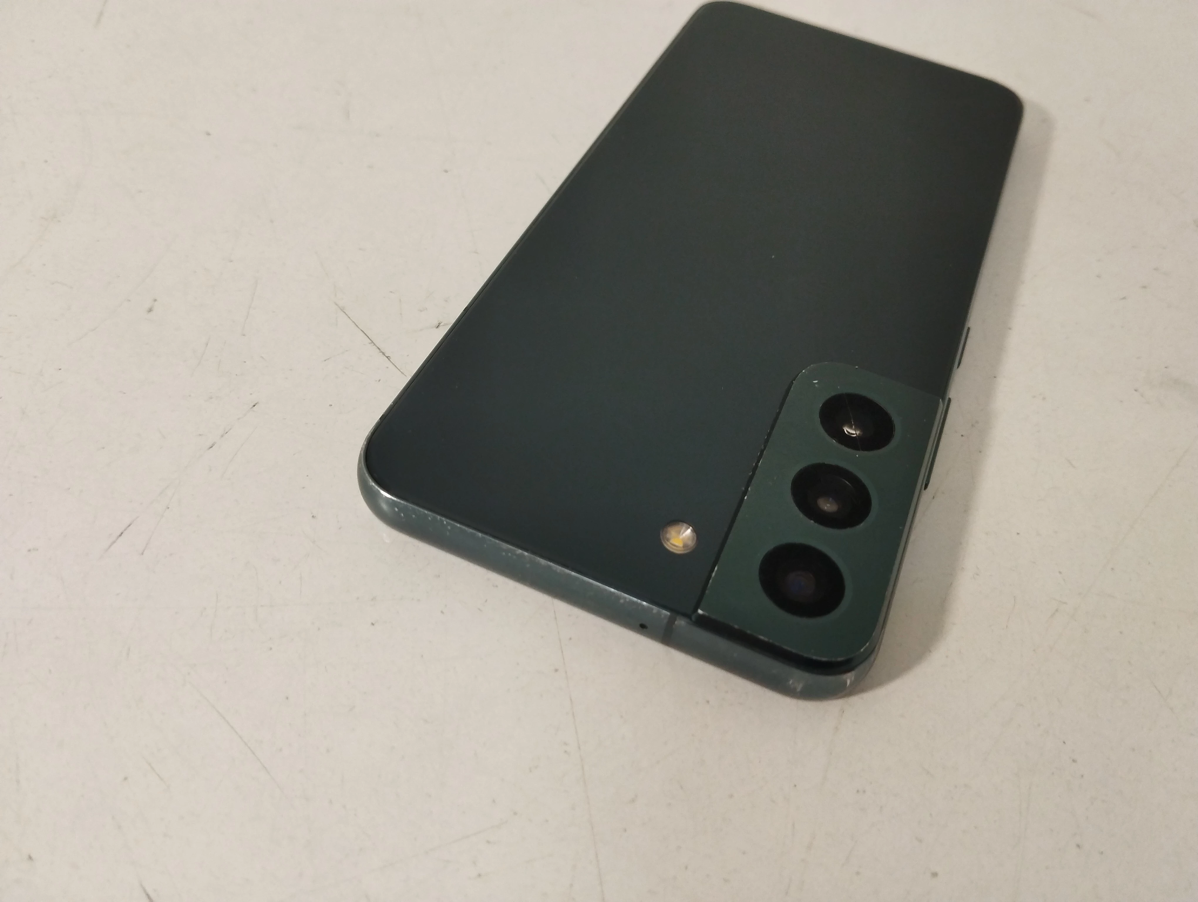 telefon-samsung-galaxy-s22-8128-gb-pojemnosc-akumulatora-3700