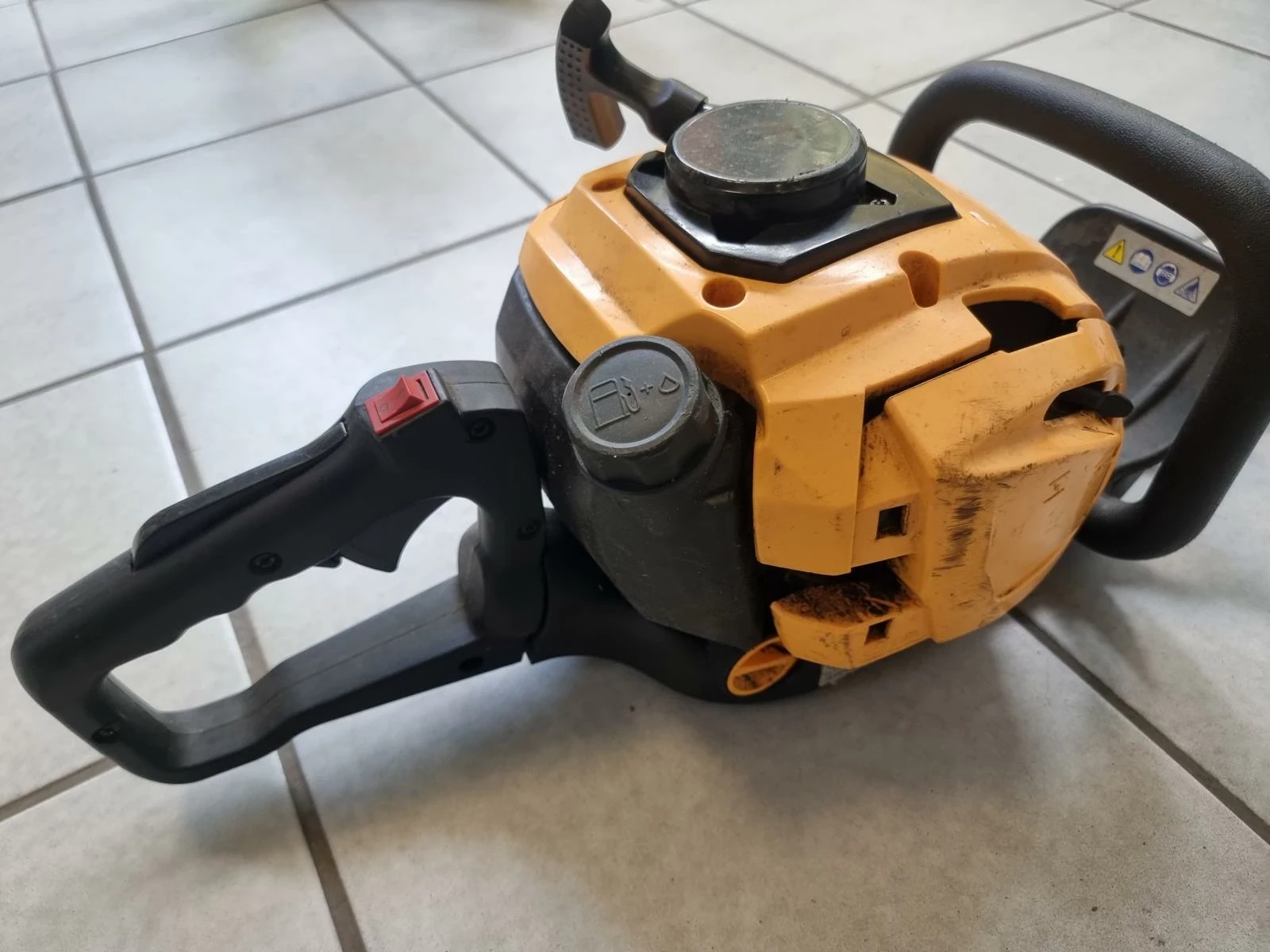 spalinowe-nozyce-do-zywoplotu-stiga-shp-60-moc-km-1