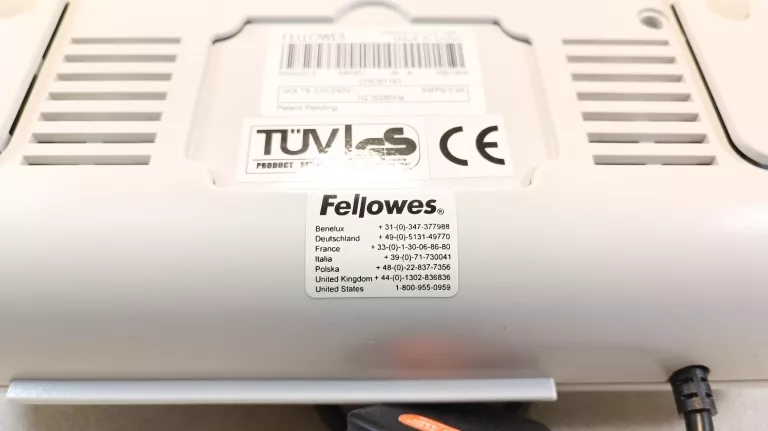 FELLOWES PHOTO ID LAMINATOR + PUD