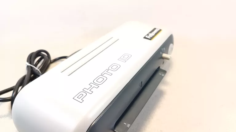 FELLOWES PHOTO ID LAMINATOR + PUD