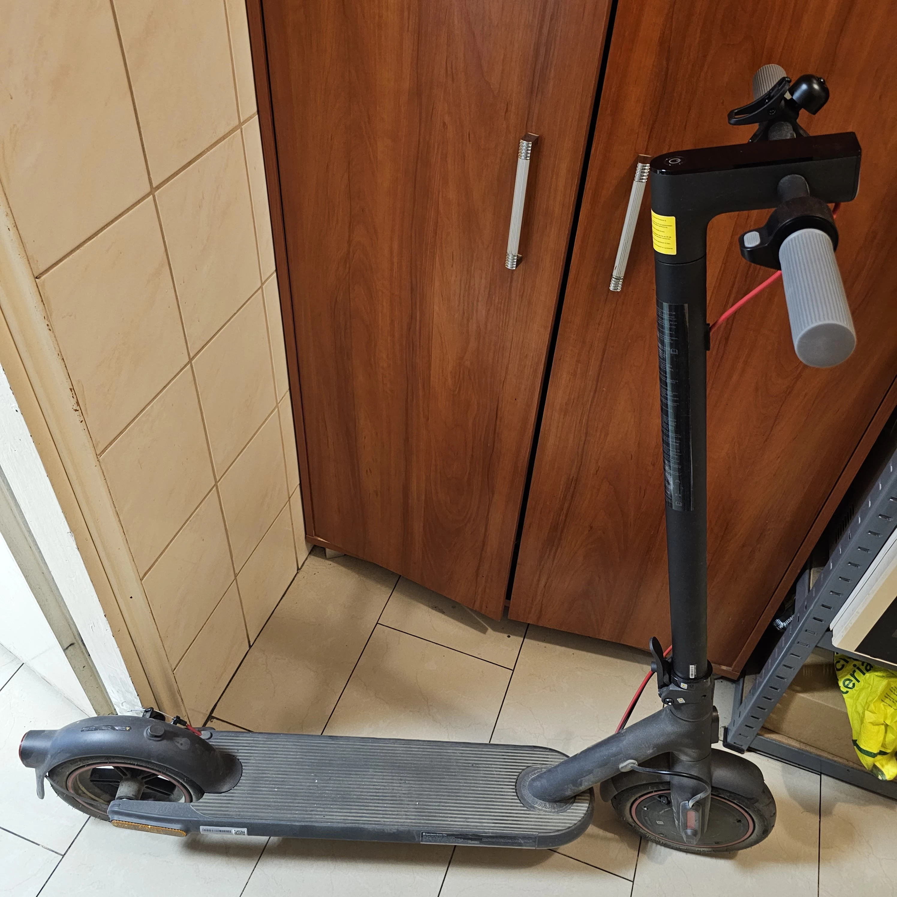 hulajnoga-elektryczna-xiaomi-scooter-4-pro-marka-xiaomi