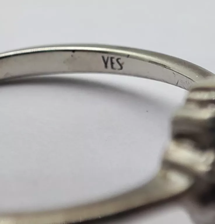 ŚLICZNY PIERŚCIONEK YES SREBRO 925 2.0G Z CYRKONIE