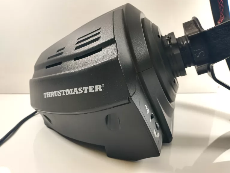 KIEROWNICA Z PEDAŁAMI THRUSTMASTER T300 RS