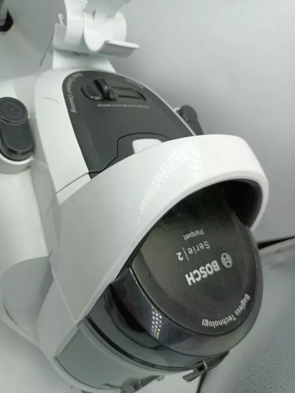 ODKURZACZ BEZWORKOWY BOSCH SERIE 2 PRAQUET 700 W