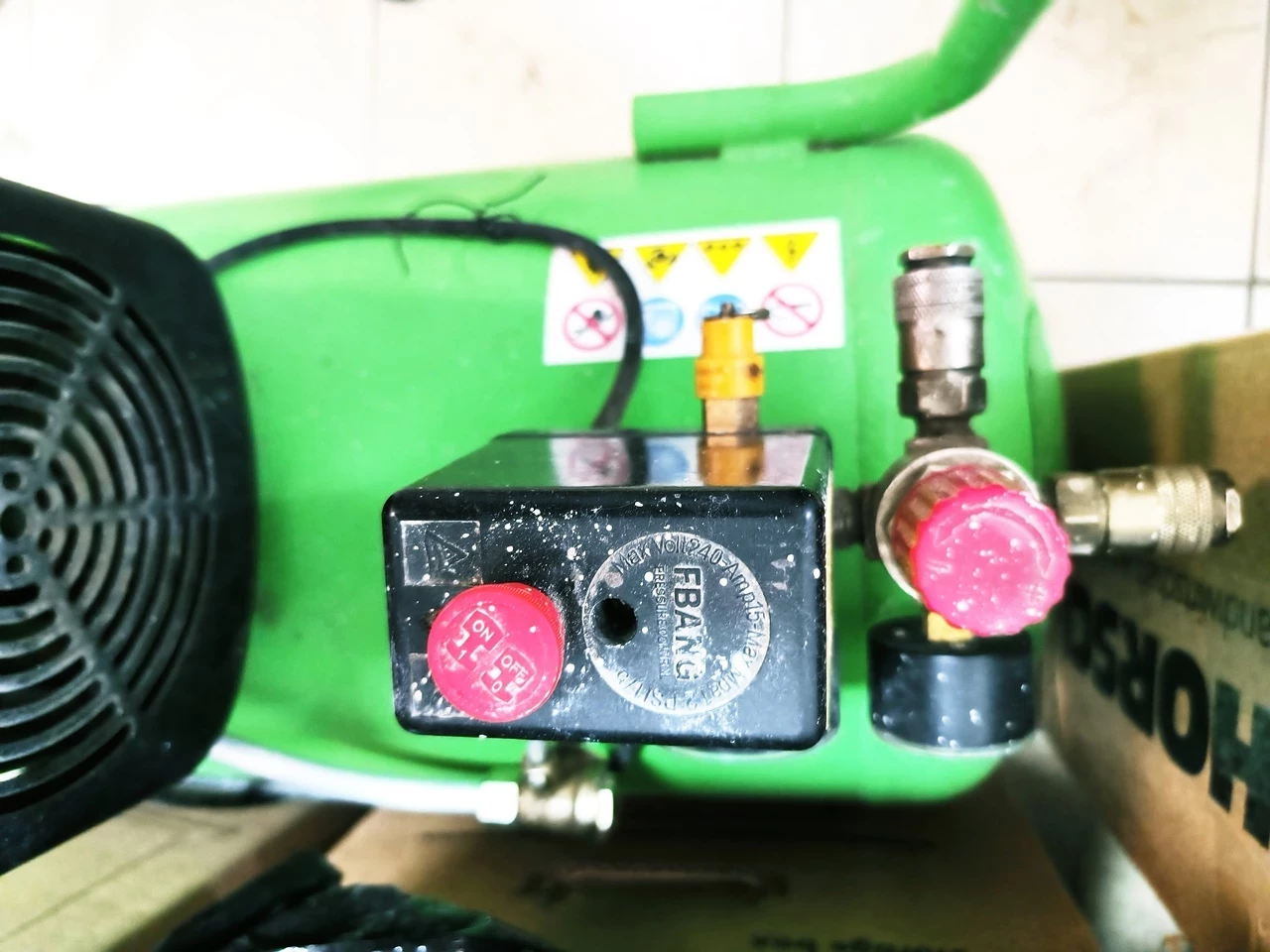 kompresor-olejowy-hagen-82559553-50-l-8-bar-moc-kw-148