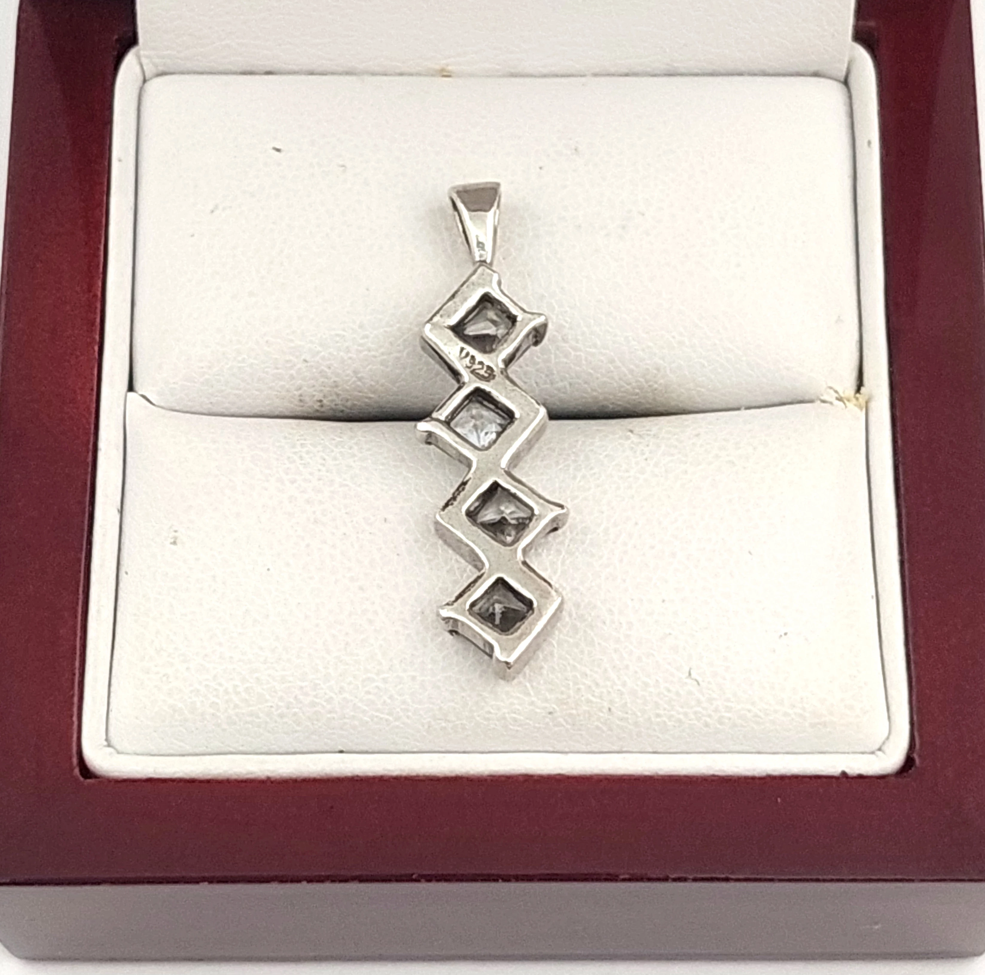 srebrna-zawieszka-4-cyrkonie-278g-rodzaj-2205-2