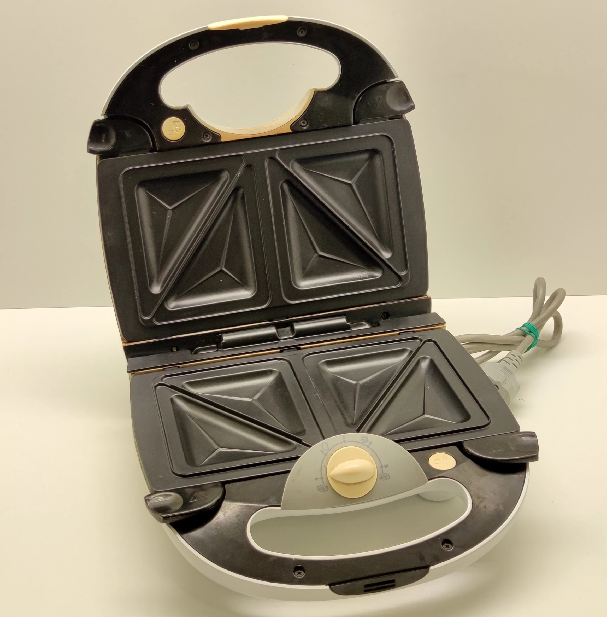 opiekacz-do-kanapek-3w1-philips-cucina-hd-2430-kod-producenta-hd239200