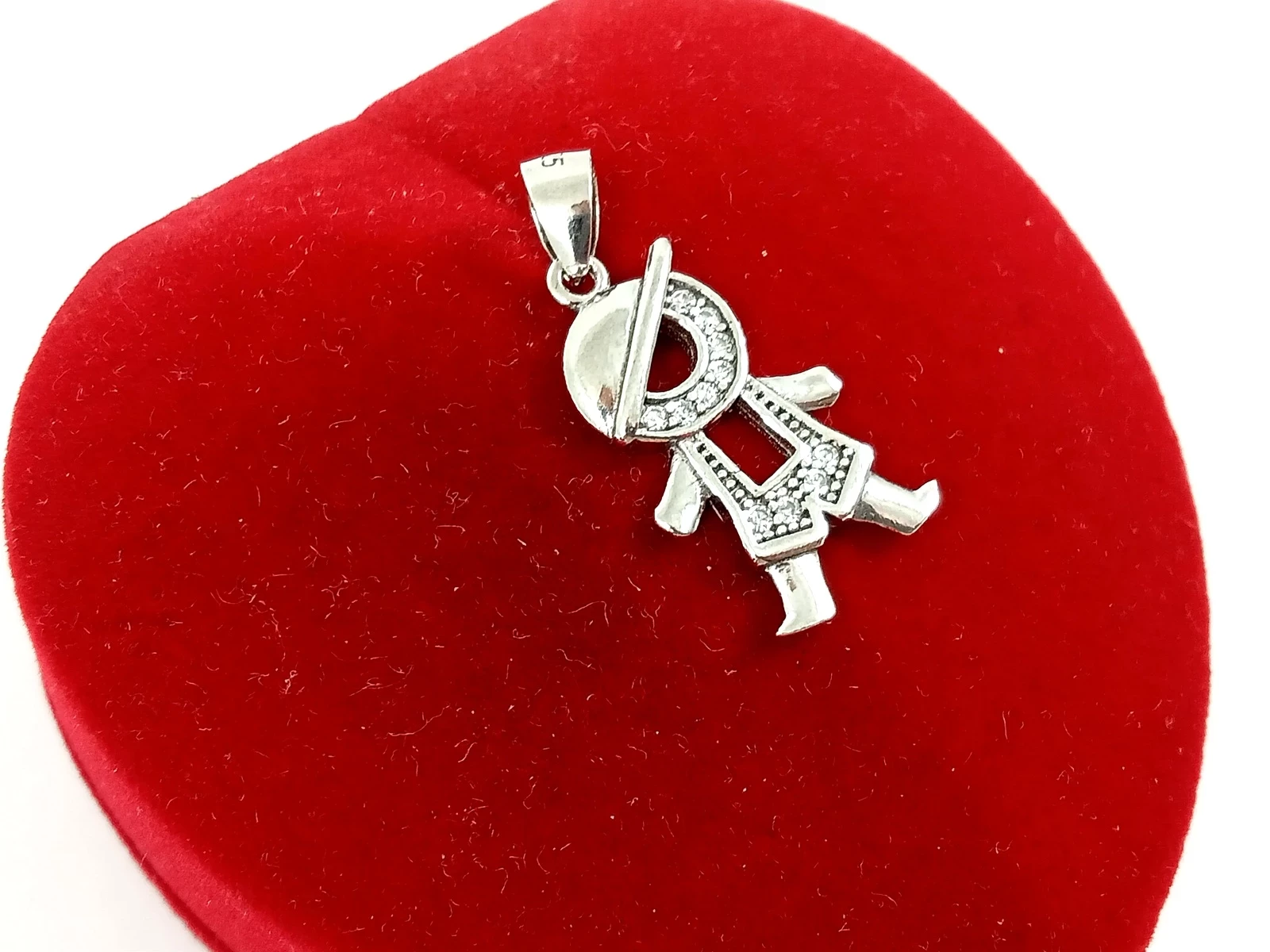 srebrna-zawieszka-chlopiec-z-cyrkoniami-pr925-142-rodzaj-2205-16