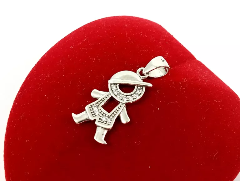 srebrna-zawieszka-chlopiec-z-cyrkoniami-pr925-142-material-15835-4