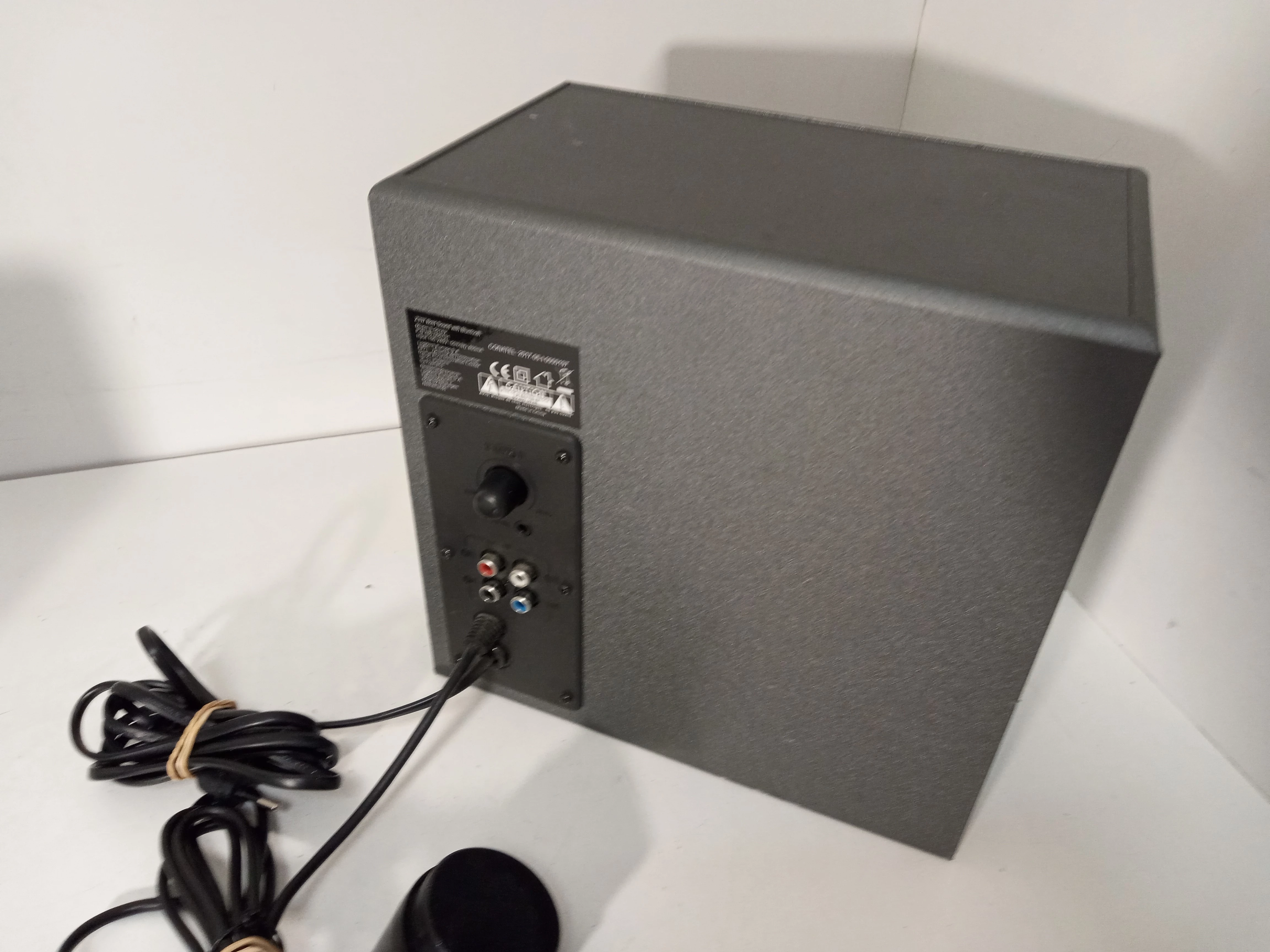 zestaw-glosnikow-21-logitech-z337-kod-producenta-980-001261