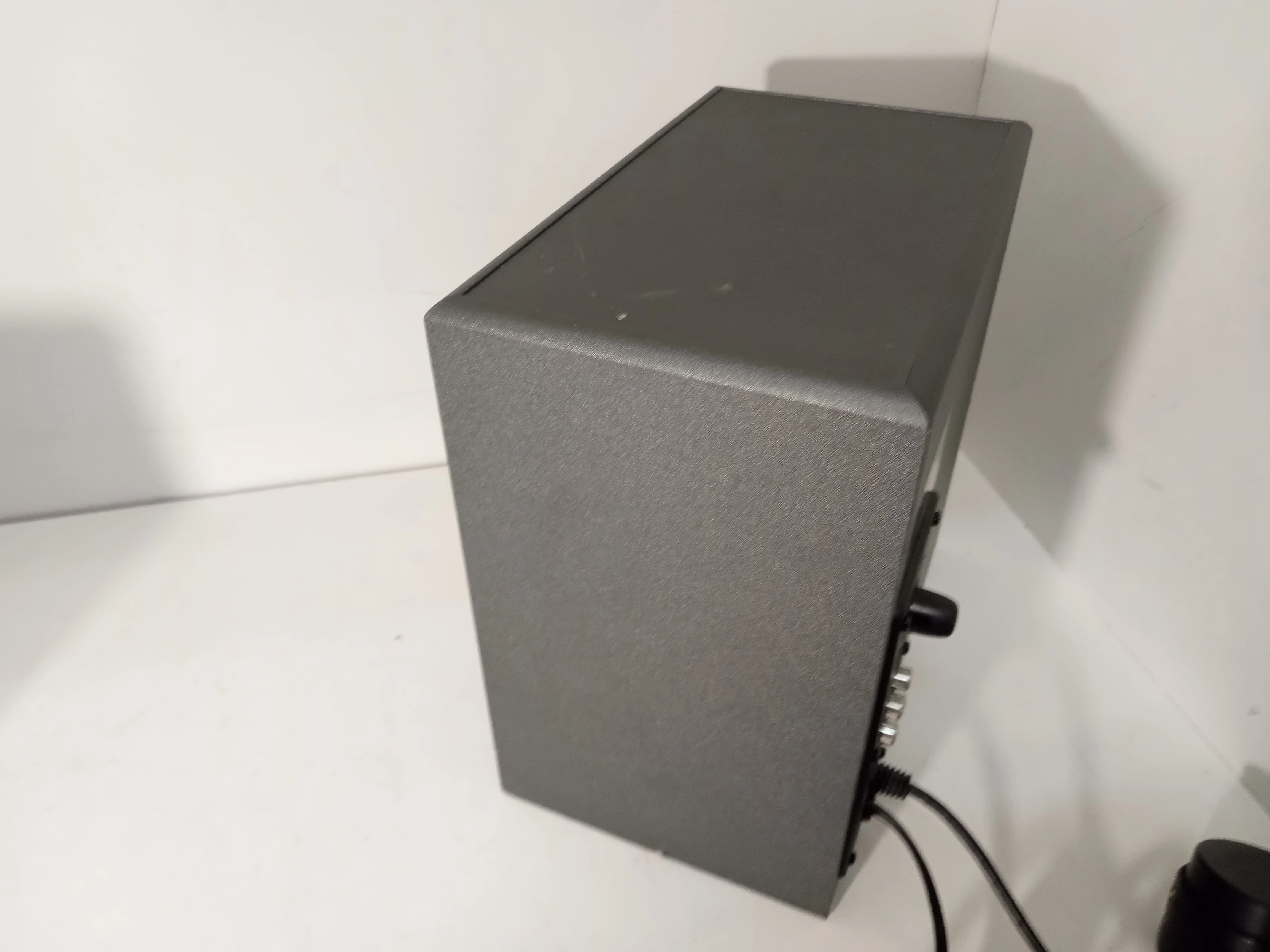 zestaw-glosnikow-21-logitech-z337-marka-logitech