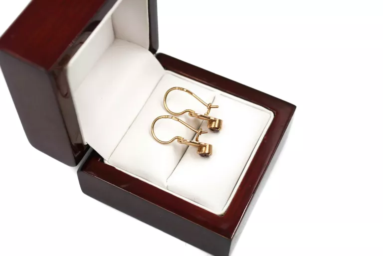 ladne-zlote-kolczyki-z-aleksandrytem-p585-w-35g-rodzaj-bigla-zamkniety