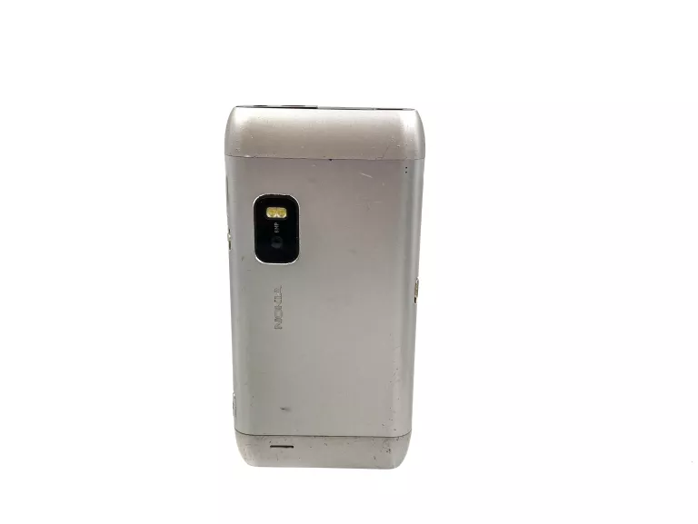 SMARTFON NOKIA E7 SREBRNY