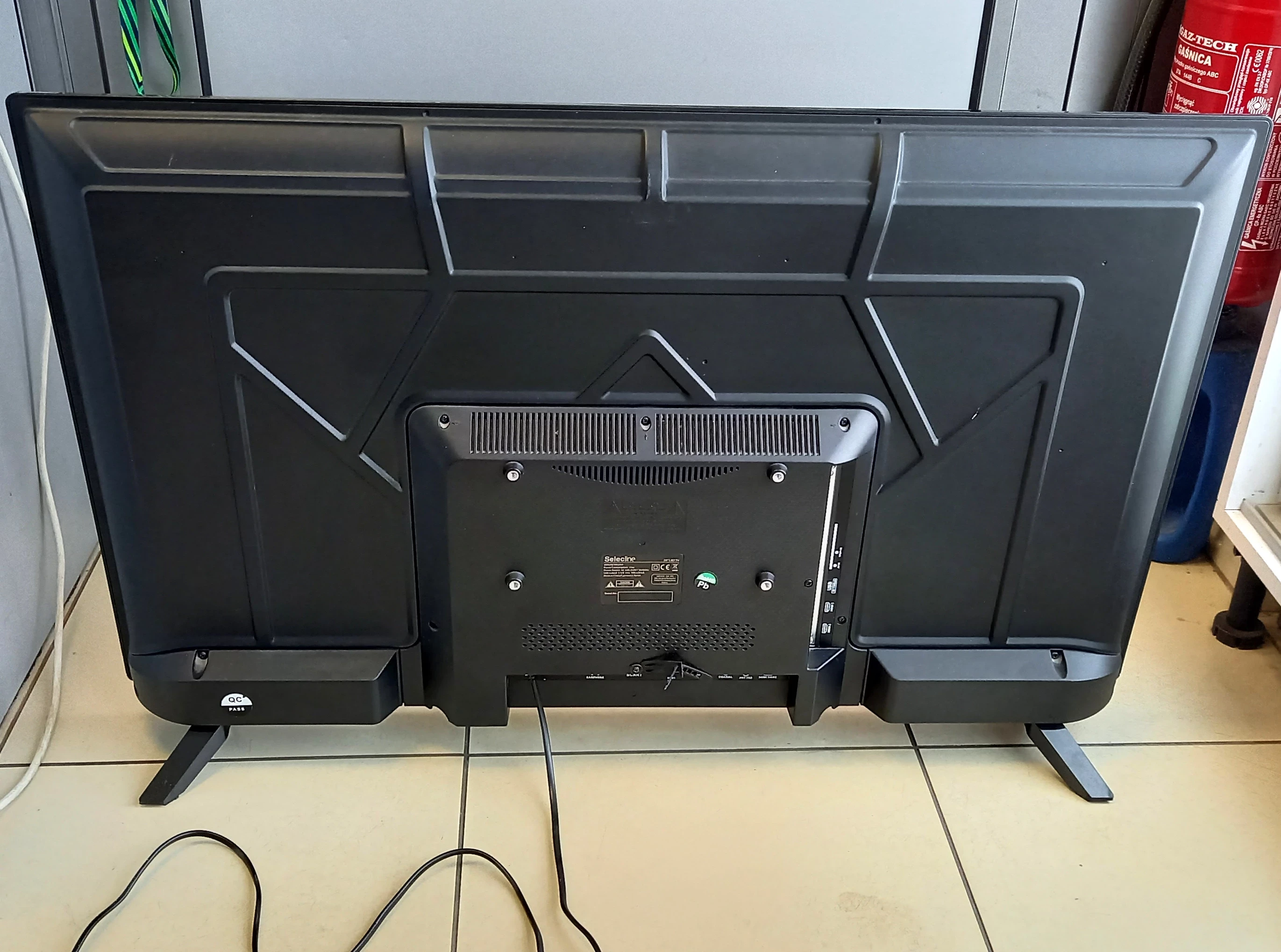 telewizor-led-selecline-39s1810-marka-selecline