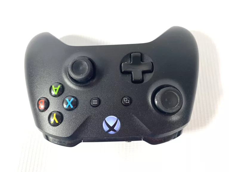 KONSOLA XBOX ONE X 1TB MODEL 1787 PAD