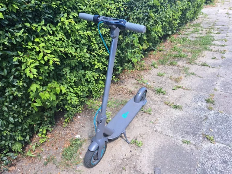 hulajnoga-elektryczna-motus-scooty-10-2022-336km-marka-motus