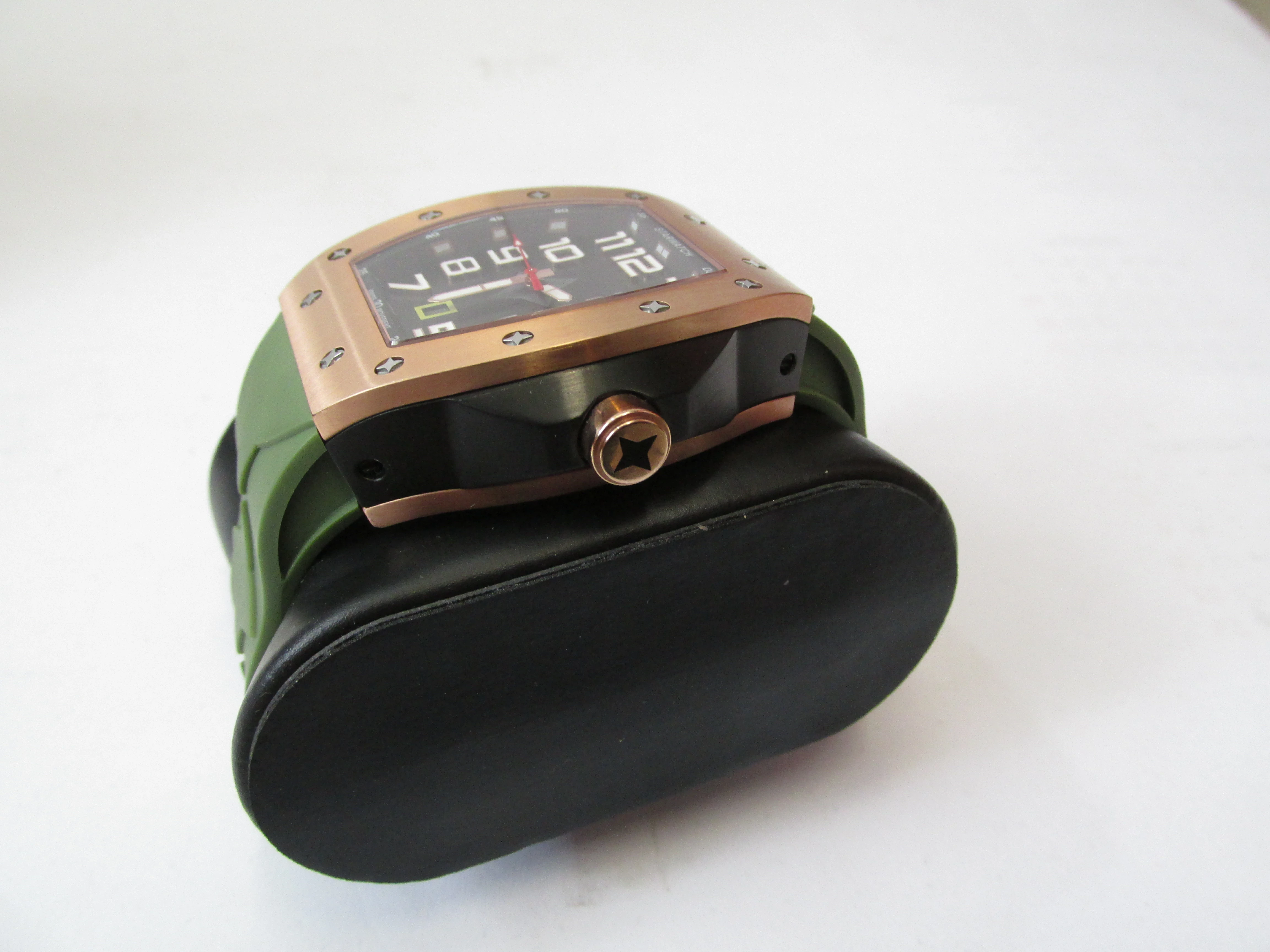 masywny-zegarek-ashton-starwatch-ksztalt-koperty-129223-380817