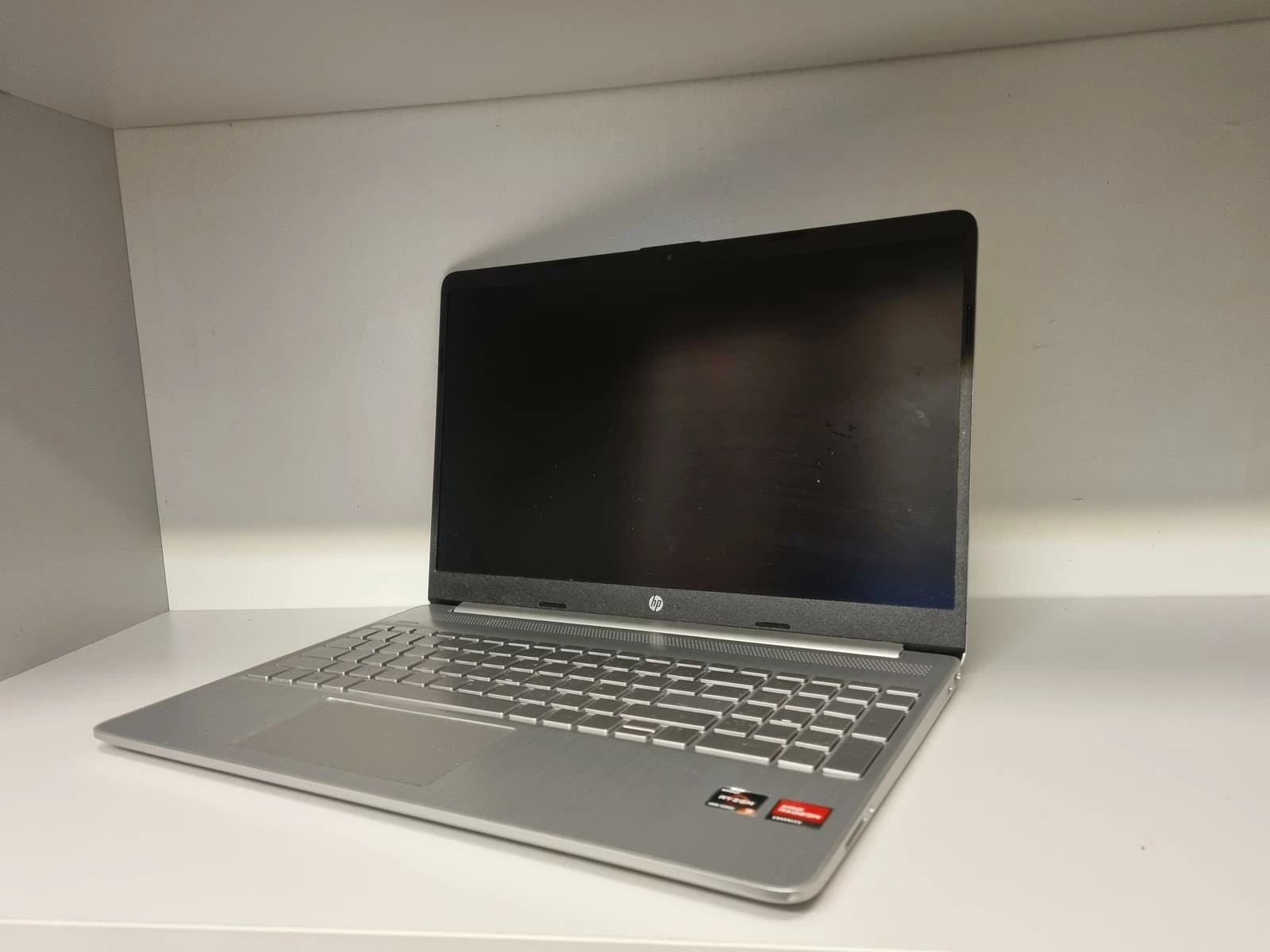 laptop-hp-15s-eq2470nw-seria-procesora-amd-ryzen-3