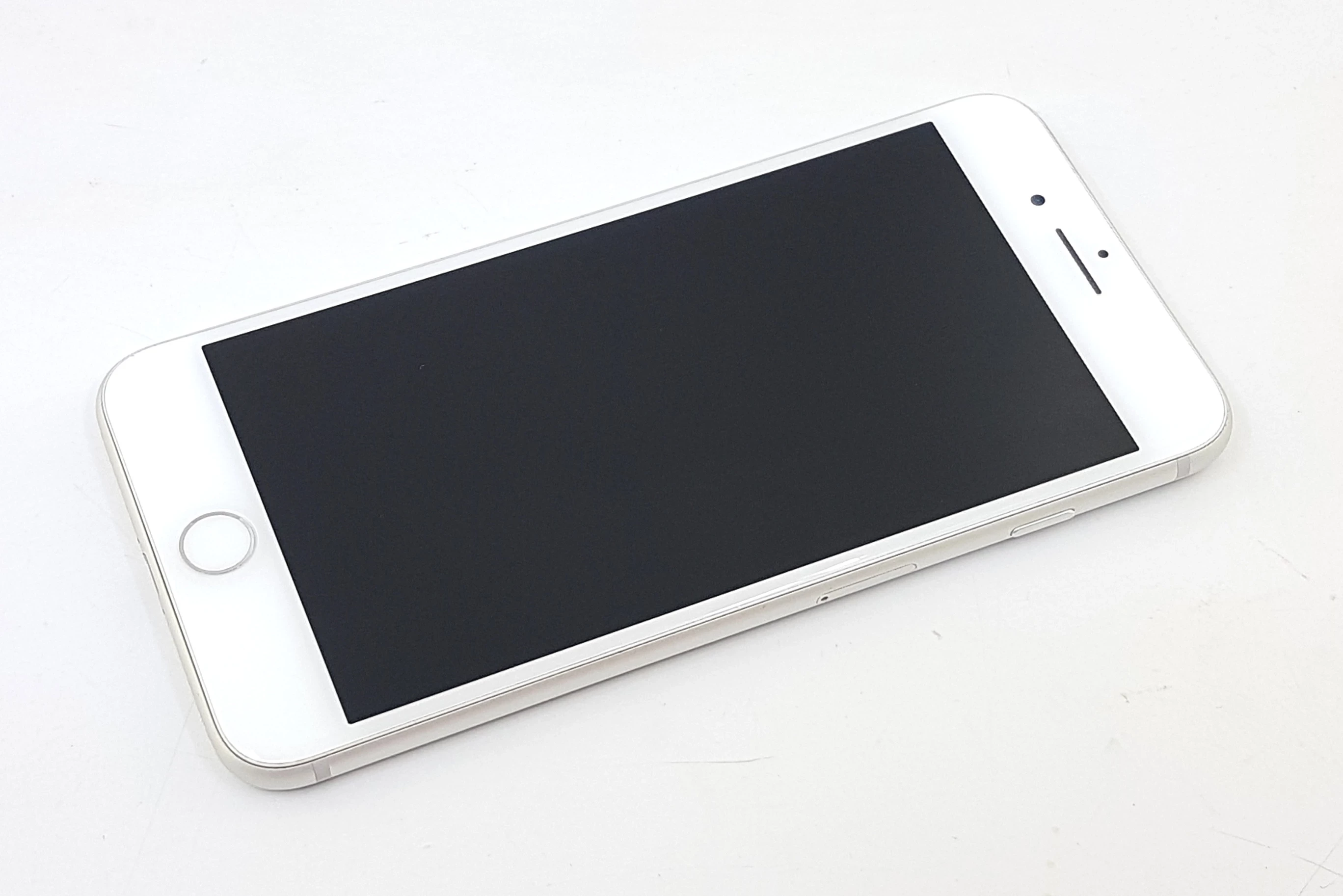 apple-iphone-8-plus-64gb-bat-84-przekatna-ekranu-550