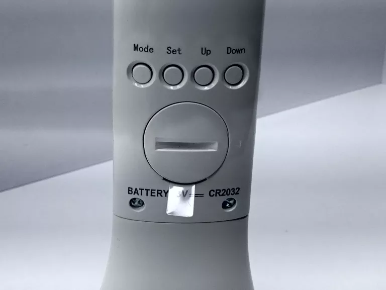 LAMPKA BIURKOWA COLOGNI Z WYŚWIETLACZEM USB BIAŁA