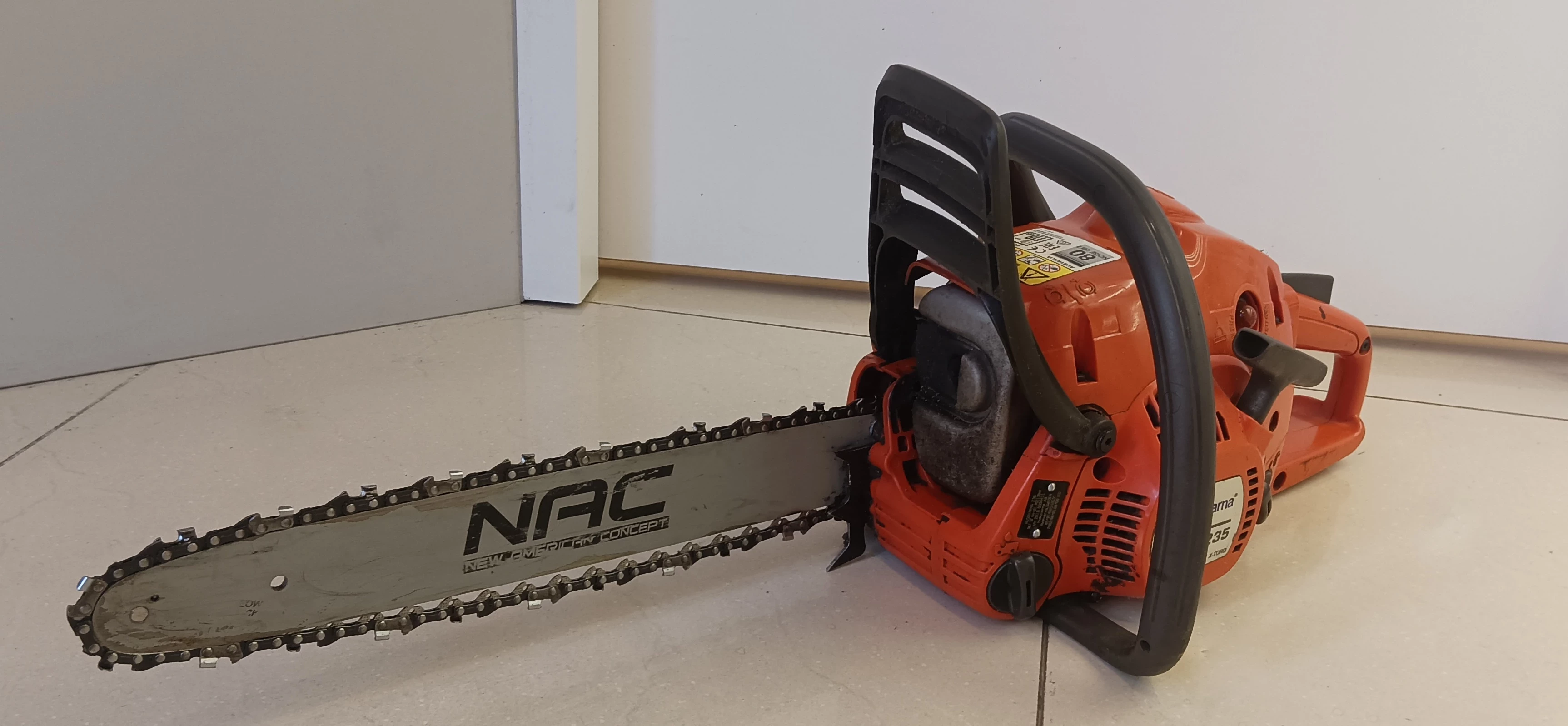 pila-spalinowa-husqvarna-235-zasilanie-spalinowe