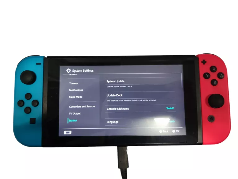 KONSOLA NINTENDO SWITCH HAC-001 POKROWIEC 2 GRY