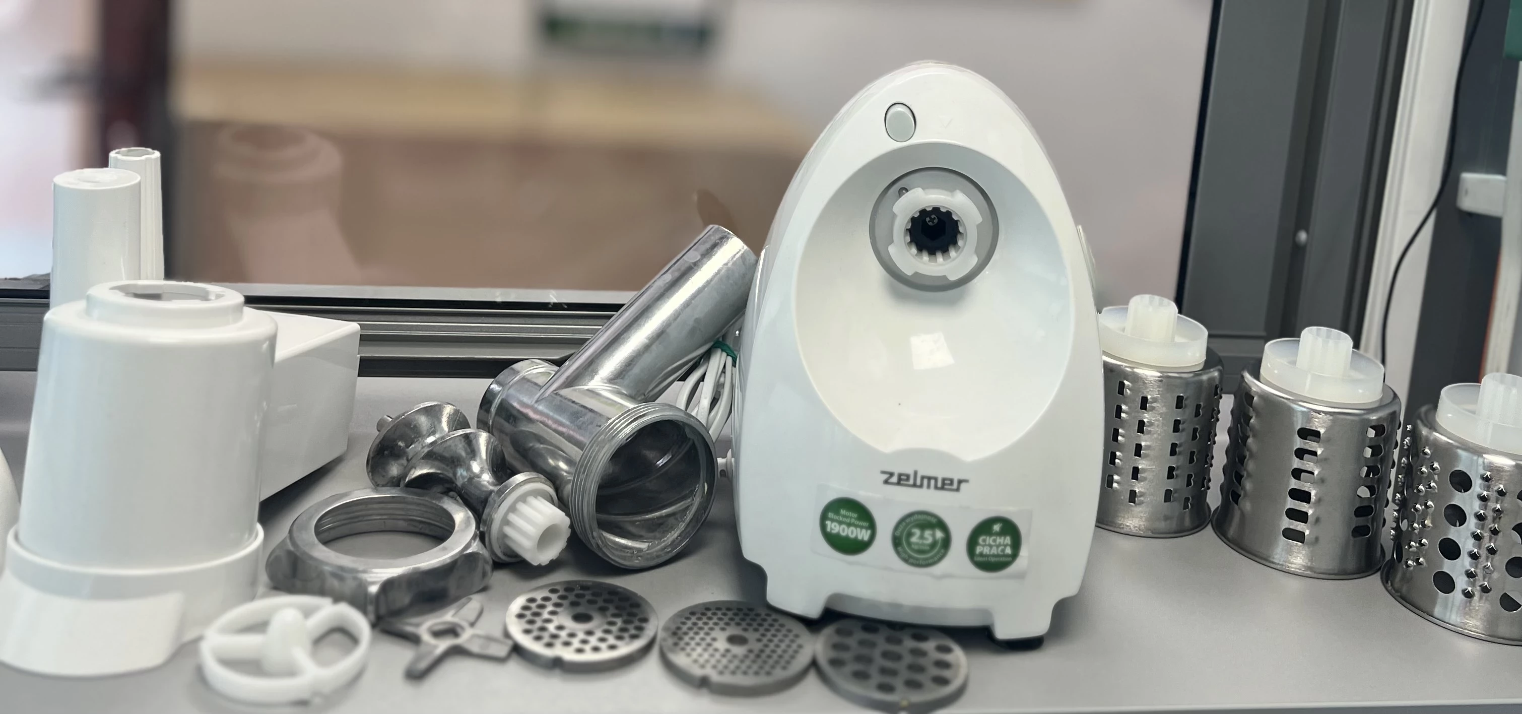 maszynka-do-mielenia-miesa-zelmer-zmm4048b-kolor-dominujacy-bialy