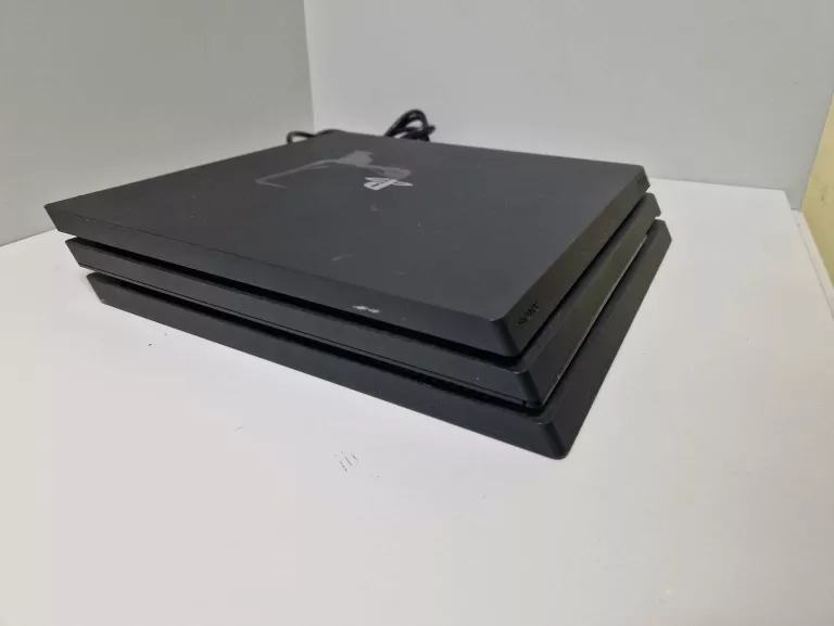 KONSOLA PS4 PRO 1TB