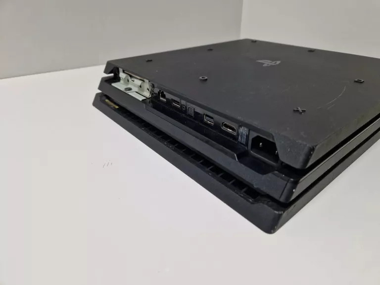 KONSOLA PS4 PRO 1TB